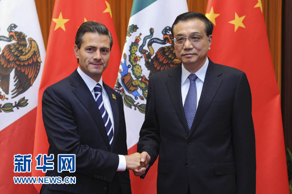 11月11日，國務(wù)院總理李克強(qiáng)在北京人民大會(huì)堂會(huì)見來華進(jìn)行國事訪問并出席亞太經(jīng)合組織第二十二次領(lǐng)導(dǎo)人非正式會(huì)議的墨西哥總統(tǒng)培尼亞。新華社記者張鐸攝