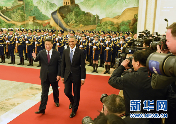 11月12日，國(guó)家主席習(xí)近平在北京人民大會(huì)堂舉行歡迎儀式，歡迎美國(guó)總統(tǒng)奧巴馬對(duì)中國(guó)進(jìn)行國(guó)事訪問(wèn)。 新華社記者 劉建生 攝