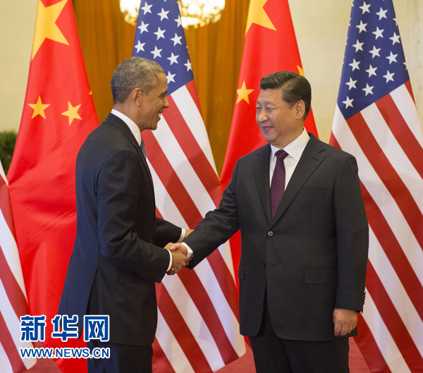 11月12日，國(guó)家主席習(xí)近平在北京人民大會(huì)堂舉行歡迎儀式，歡迎美國(guó)總統(tǒng)奧巴馬對(duì)中國(guó)進(jìn)行國(guó)事訪問(wèn)。 新華社記者 李學(xué)仁 攝