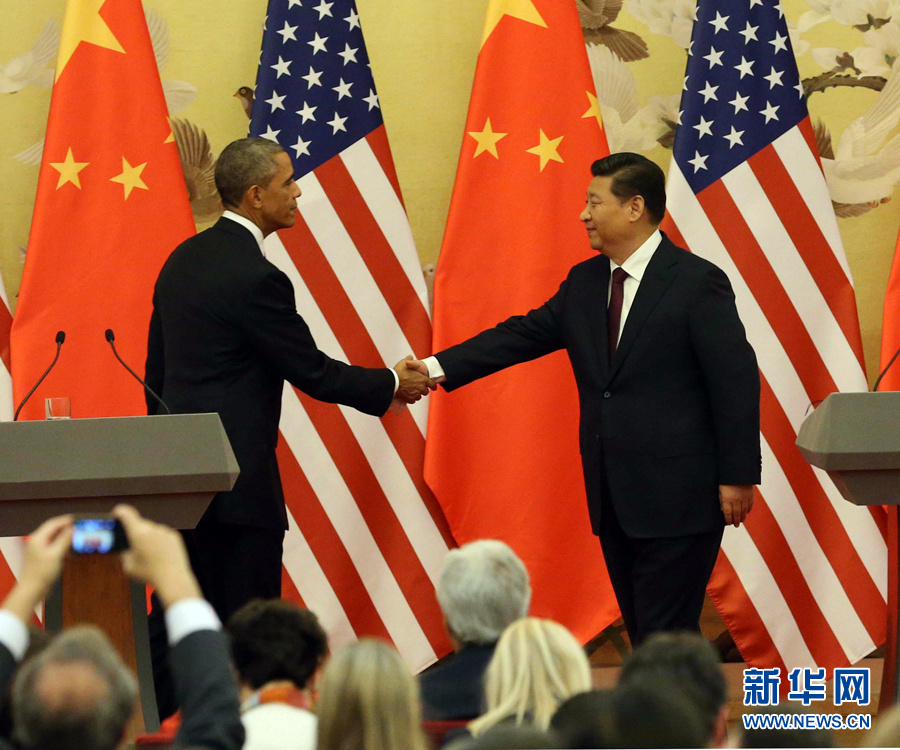 11月12日，國家主席習(xí)近平在北京人民大會(huì)堂與來訪的美國總統(tǒng)奧巴馬舉行會(huì)談后，共同會(huì)見記者。 新華社記者 劉衛(wèi)兵 攝