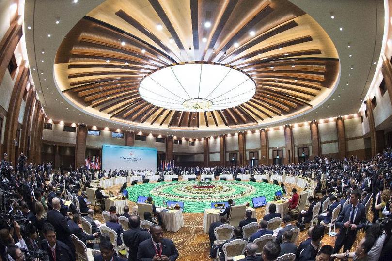  11月13日，中國(guó)國(guó)務(wù)院總理李克強(qiáng)在緬甸內(nèi)比都出席第九屆東亞峰會(huì)。 新華社記者 王曄 攝