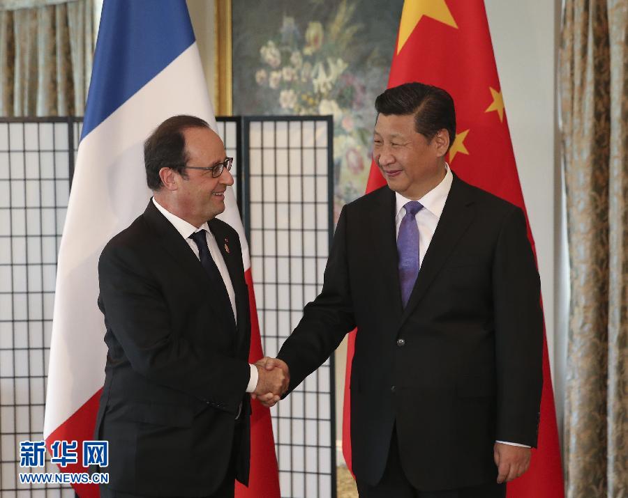 11月16日，國(guó)家主席習(xí)近平在澳大利亞布里斯班會(huì)見(jiàn)法國(guó)總統(tǒng)奧朗德。 新華社記者丁林?jǐn)z 