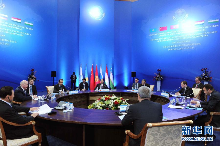 12月15日，中國國務(wù)院總理李克強(qiáng)在阿斯塔納出席上海合作組織成員國政府首腦理事會第十三次會議。 新華社記者 饒愛民 攝 