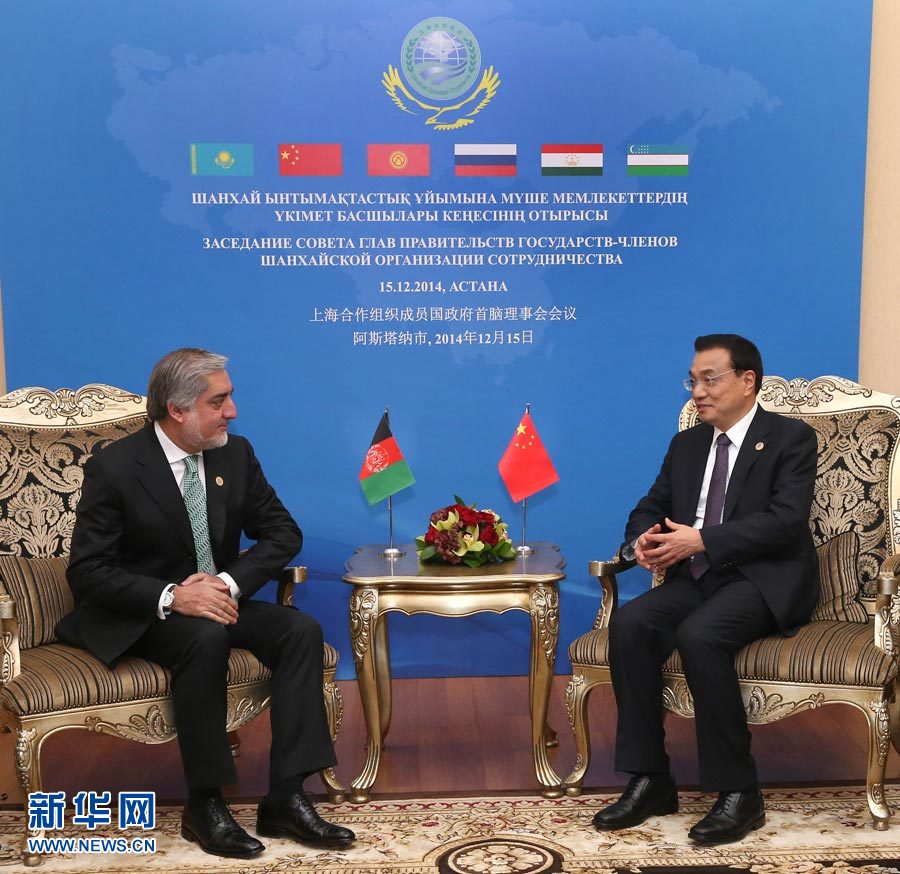 12月15日，中國國務(wù)院總理李克強在阿斯塔納會見阿富汗首席執(zhí)行官阿卜杜拉。 新華社記者 龐興雷 攝