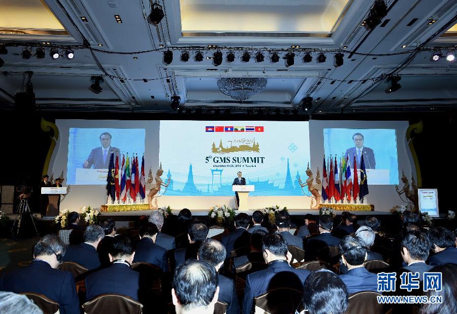 12月20日，中國國務(wù)院總理李克強(qiáng)在曼谷出席大湄公河次區(qū)域經(jīng)濟(jì)合作領(lǐng)導(dǎo)人第五次會議。這是李克強(qiáng)在開幕式上致辭。 新華社記者饒愛民攝 