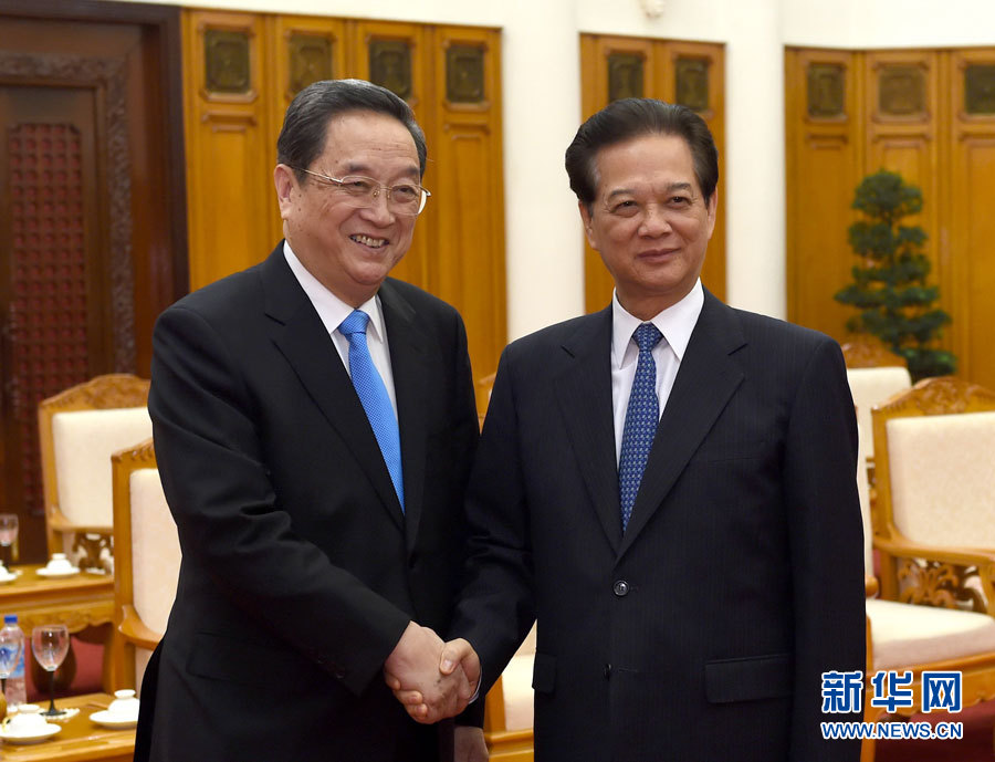 12月25日至27日，中共中央政治局常委、全國政協(xié)主席俞正聲對越南進(jìn)行正式訪問。這是12月26日，俞正聲在河內(nèi)會見越南政府總理阮晉勇。 新華社記者馬占成攝