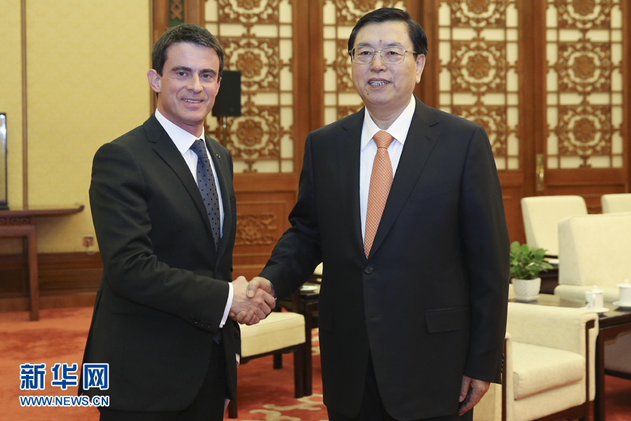 1月30日，全國人大常委會委員長張德江在北京人民大會堂會見法國總理瓦爾斯。 新華社記者丁林 攝 