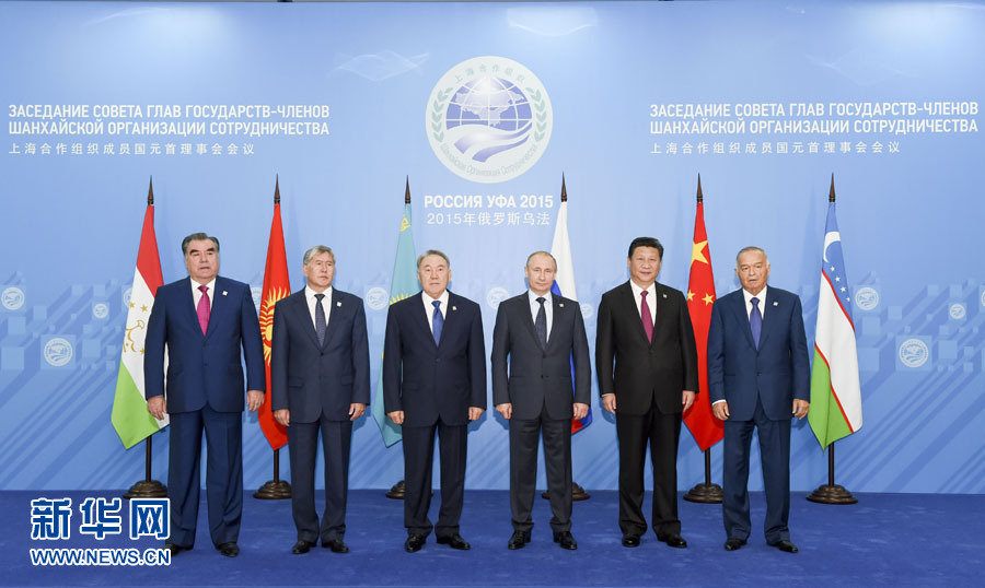 7月10日，上海合作組織成員國元首理事會第十五次會議在俄羅斯烏法舉行。國家主席習(xí)近平出席會議并發(fā)表重要講話。這是會前，成員國元首集體合影。新華社記者 李學(xué)仁 攝