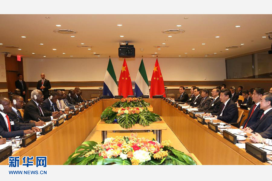 9月27日，國家主席習(xí)近平在紐約會(huì)見塞拉利昂總統(tǒng)科羅馬。新華社記者 龐興雷 攝