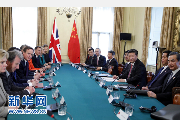 10月21日，國家主席習近平在倫敦唐寧街首相府同英國首相卡梅倫舉行會談。 新華社記者 鞠鵬 攝 