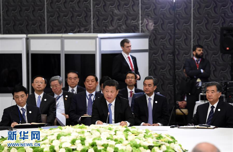  11月15日，金磚國家領導人非正式會晤在土耳其安塔利亞舉行，中國國家主席習近平、俄羅斯總統(tǒng)普京、印度總理莫迪、南非總統(tǒng)祖馬、巴西總統(tǒng)羅塞夫出席。習近平在會上發(fā)表題為《開拓機遇應對挑戰(zhàn)》的重要講話。 新華社記者 饒愛民 攝 