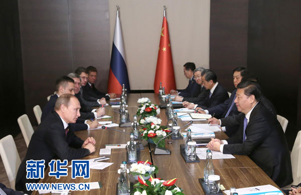 11月15日，國家主席習(xí)近平在土耳其安塔利亞會見俄羅斯總統(tǒng)普京。 新華社記者馬占成攝