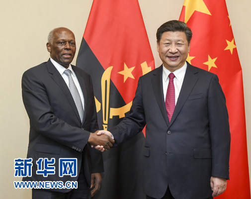 12月3日，國家主席習(xí)近平在約翰內(nèi)斯堡會見安哥拉總統(tǒng)多斯桑托斯。 新華社記者 謝環(huán)馳 攝