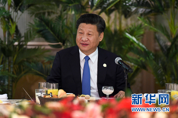 12月4日，國家主席習(xí)近平在約翰內(nèi)斯堡集體會(huì)見13位非洲國家領(lǐng)導(dǎo)人。 新華社記者 謝環(huán)馳 攝