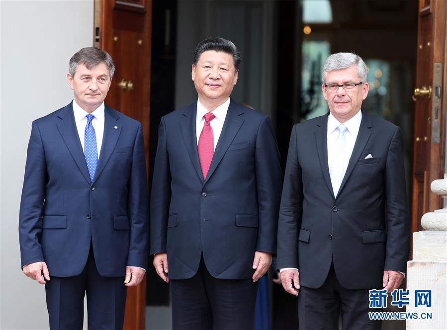 6月20日，國家主席習近平在華沙瓦津基公園水上宮殿會見波蘭參議長卡切夫斯基（右）和眾議長庫赫欽斯基。 新華社記者 姚大偉 攝  