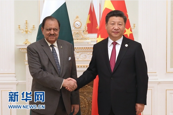 6月23日，國家主席習(xí)近平在塔什干會(huì)見巴基斯坦總統(tǒng)侯賽因。新華社記者馬占成攝