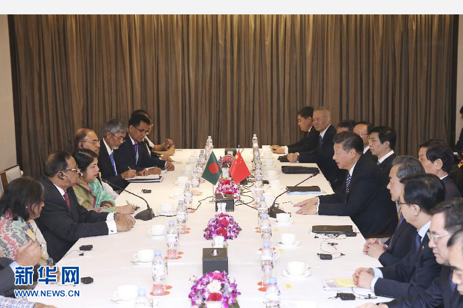 10月14日，國家主席習近平在達卡會見孟加拉國國民議會議長喬杜里。 新華社記者龐興雷攝 