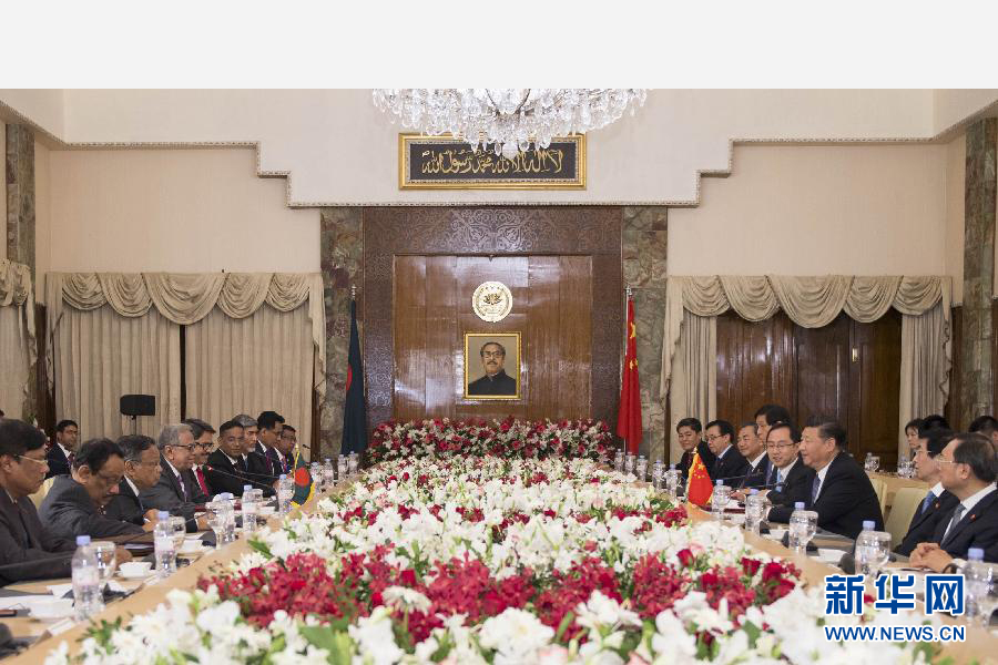 10月14日，國(guó)家主席習(xí)近平在達(dá)卡會(huì)見孟加拉國(guó)總統(tǒng)哈米德。新華社記者謝環(huán)馳攝 