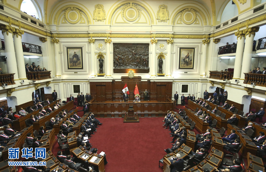 11月21日，國家主席習(xí)近平在秘魯國會(huì)發(fā)表題為《同舟共濟(jì)、揚(yáng)帆遠(yuǎn)航，共創(chuàng)中拉關(guān)系美好未來》的重要演講。 新華社記者 龐興雷 攝