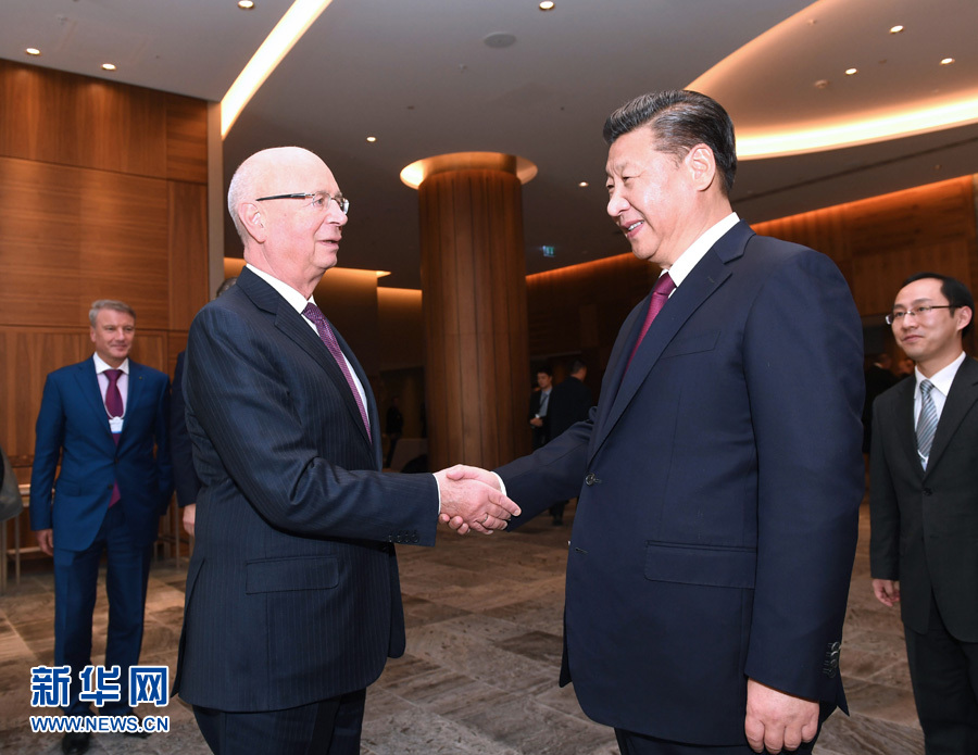 1月17日，國(guó)家主席習(xí)近平在瑞士達(dá)沃斯會(huì)見(jiàn)世界經(jīng)濟(jì)論壇主席施瓦布。 新華社記者 饒愛(ài)民 攝