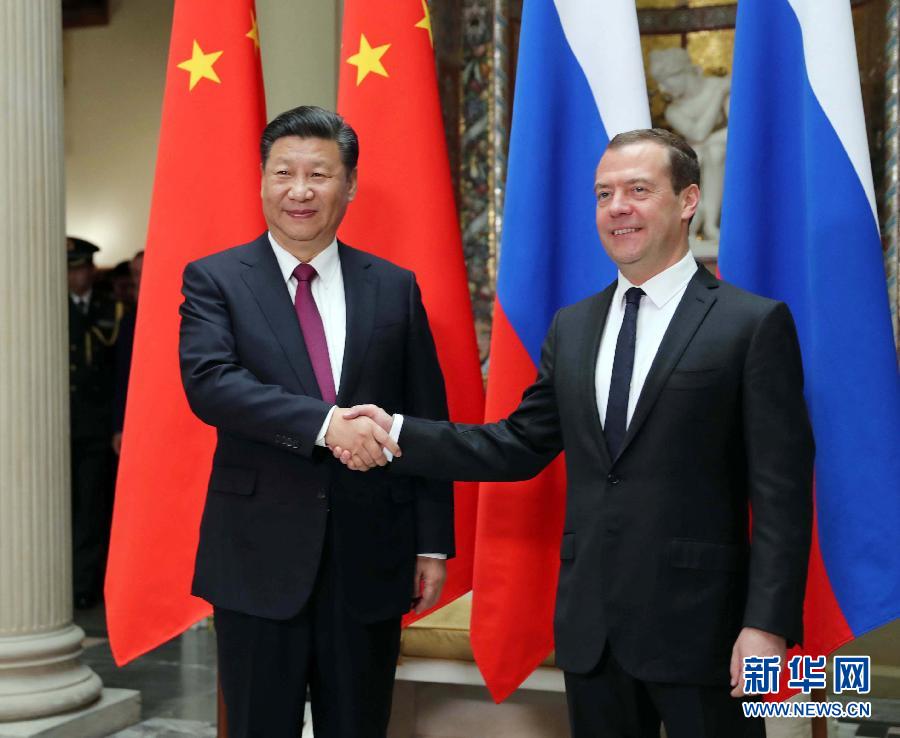 7月4日，國(guó)家主席習(xí)近平在莫斯科會(huì)見俄羅斯總理梅德韋杰夫。新華社記者 劉衛(wèi)兵 攝