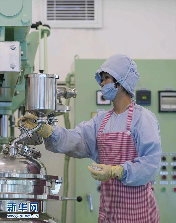 (圖文互動)“銀河”飄香進(jìn)萬家——平壤化妝品廠走訪記