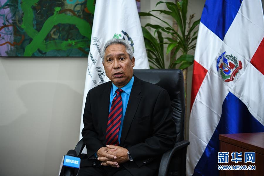 （國際&middot;圖文互動）專訪：&ldquo;希望多中關(guān)系長遠(yuǎn)持久、碩果累累&rdquo;&mdash;&mdash;訪多米尼加經(jīng)濟(jì)規(guī)劃和發(fā)展部部長桑塔納