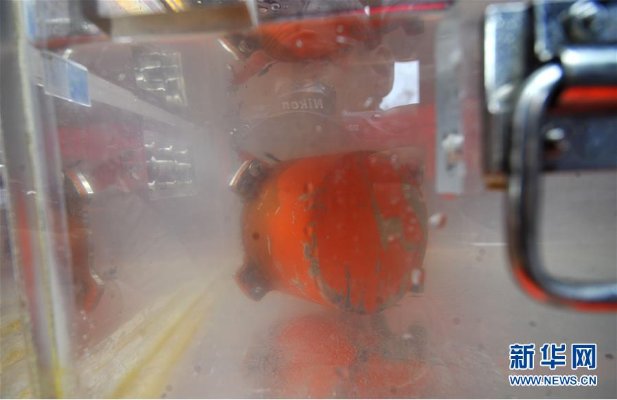 (國際)(1)印尼打撈起去年失事的獅航客機(jī)第二個(gè)黑匣子