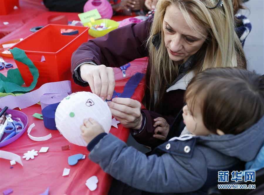 （國(guó)際&middot;圖文互動(dòng)）（3）到洛杉磯農(nóng)夫市場(chǎng)紅紅火火過大年