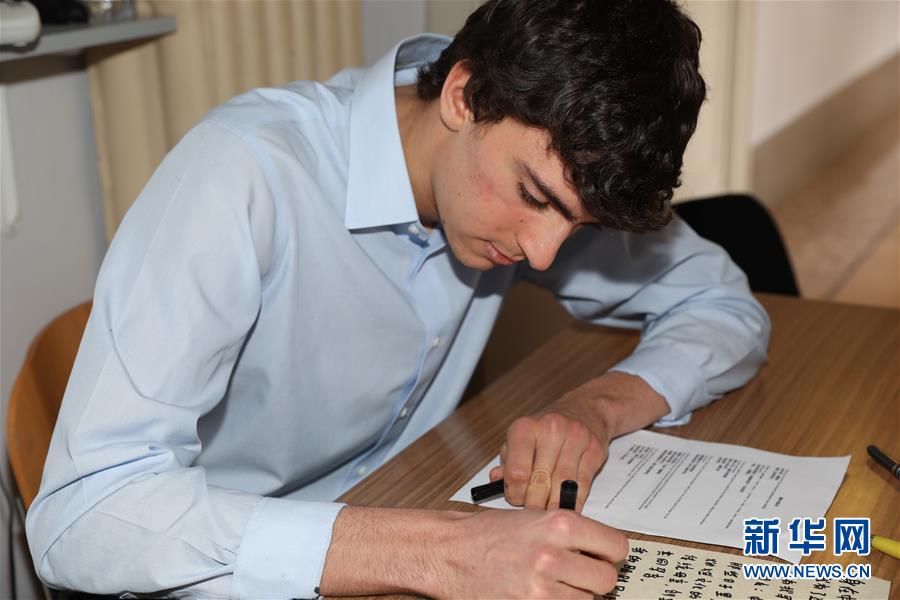 (國際·出訪配合·圖文互動)(4)通訊:我們的夢想里一定有中國——意大利羅馬國立住讀學(xué)校師生熱議習(xí)近平主席回信