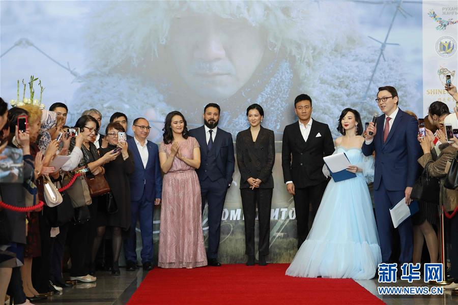 (國際·圖文互動(dòng))(2)中哈合拍影片《音樂家》在哈薩克斯坦首映