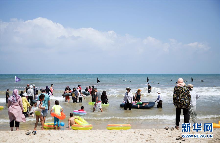 (國際·圖文互動(dòng))(4)特寫:穿過檢查站去看海