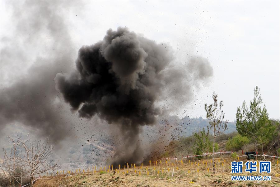 （國(guó)際&middot;圖文互動(dòng)）（4）通訊：&ldquo;中國(guó)軍人掃雷一如既往專業(yè)和敬業(yè)！&rdquo;&mdash;&mdash;記中國(guó)赴黎維和部隊(duì)完成&ldquo;藍(lán)線&rdquo;3個(gè)雷場(chǎng)清排任務(wù)