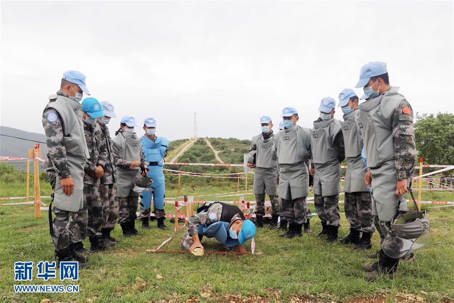（國際&middot;圖文互動）（4）通訊：&ldquo;中國式掃雷精準(zhǔn)且高效&rdquo;&mdash;&mdash;記聯(lián)黎官員視察中國維和官兵&ldquo;藍(lán)線&rdquo;掃雷訓(xùn)練