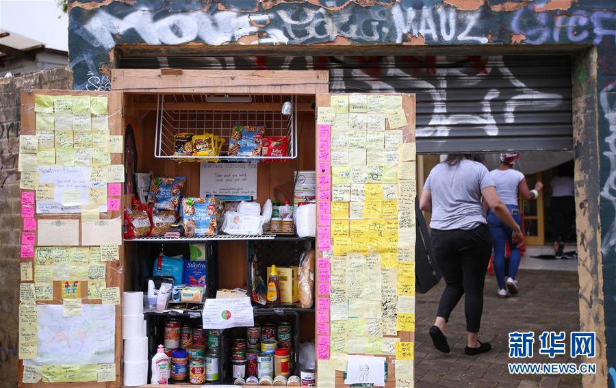 （全球抗疫進(jìn)行時&middot;圖文互動）（3）疫情下伸出的溫暖援手&mdash;&mdash;澳大利亞悉尼市新鎮(zhèn)社區(qū)自助箱的故事