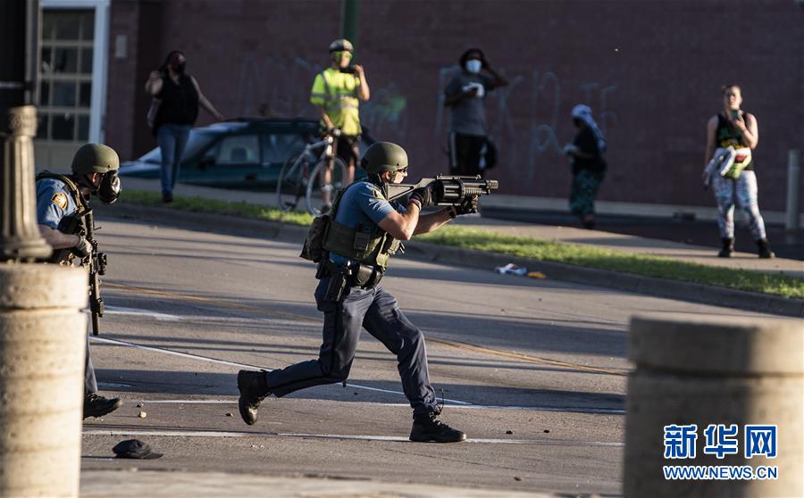 （國際）（1）美國警察執(zhí)法動(dòng)作不當(dāng)致一名非裔男子死亡 引發(fā)大規(guī)?？棺h