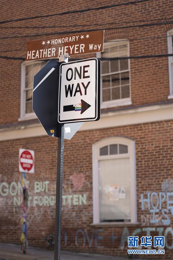 （國際&middot;圖文互動(dòng)）（2）觸摸夏洛茨維爾的騷亂傷痕&mdash;&mdash;撕裂美國大選年的種族之痛