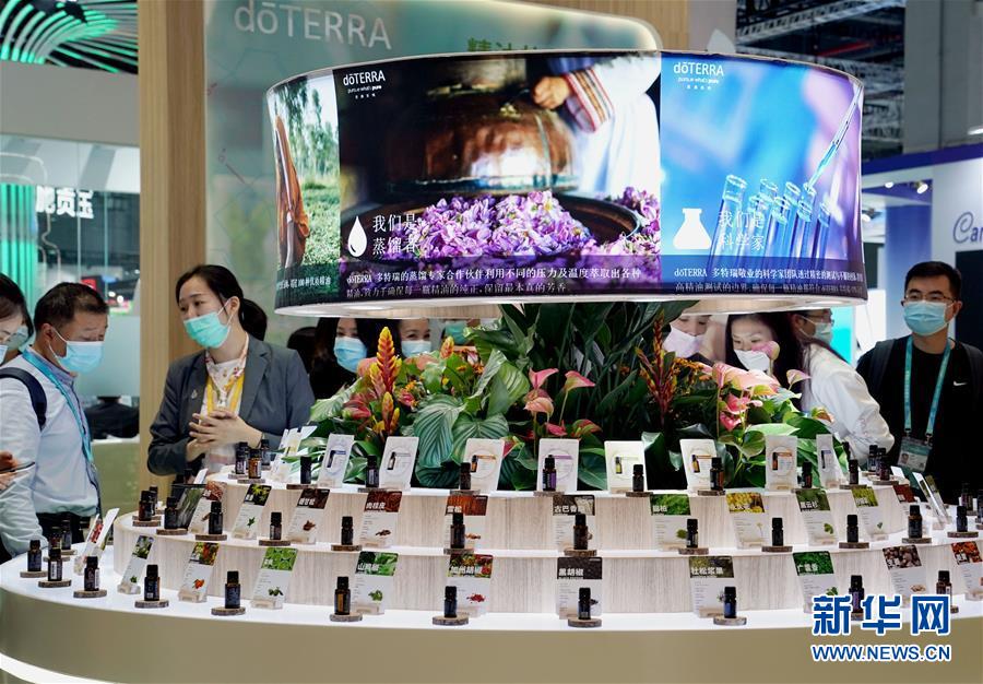 (第三屆進(jìn)博會(huì))(1)從9平方米到150平方米:多特瑞精油從進(jìn)博會(huì)香溢中國(guó)