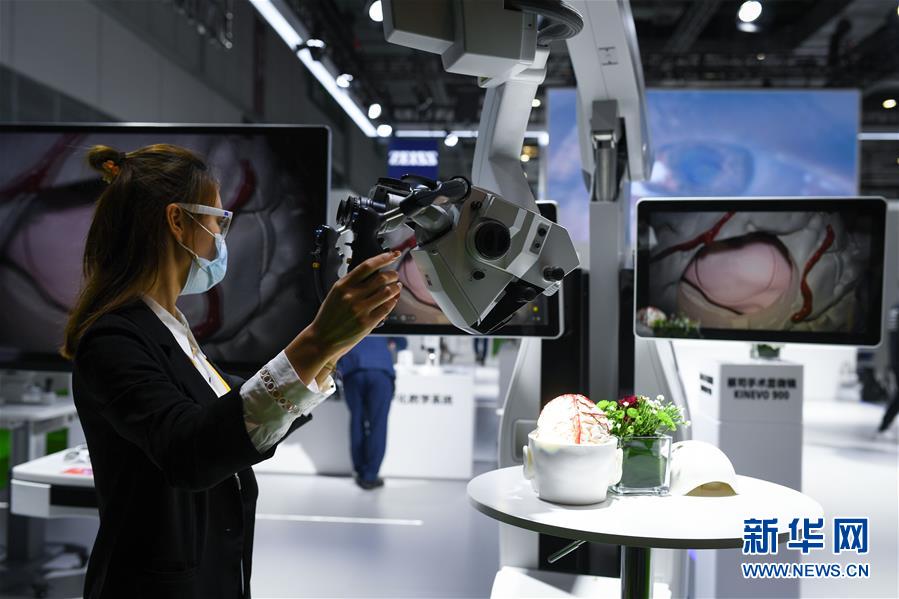 （第三屆進(jìn)博會(huì)&middot;新華視界）（11）觀展體驗(yàn)：多彩&middot;絢爛&middot;未來感