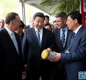 習近平參觀新西蘭農(nóng)牧業(yè)技術展