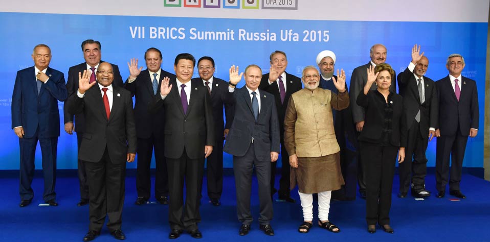 習(xí)近平出席金磚國家同歐亞經(jīng)濟(jì)聯(lián)盟、上海合作組織成員國、觀察員國及受邀國領(lǐng)導(dǎo)人對話會