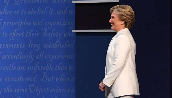 &ldquo;郵件門&rdquo;發(fā)酵：希拉里的&ldquo;水門丑聞&rdquo;還是FBI非法干政？