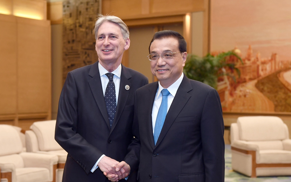 李克強(qiáng)會(huì)見英國首相特使、財(cái)政大臣哈蒙德
