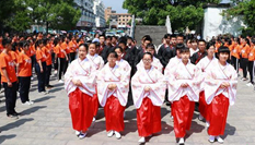 安徽休寧300中學生集體行漢式&ldquo;成人禮&rdquo;