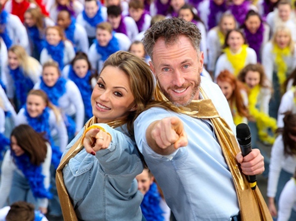 一起來(lái)battle！325名英國(guó)舞者大跳迪斯科破吉尼斯世界紀(jì)錄