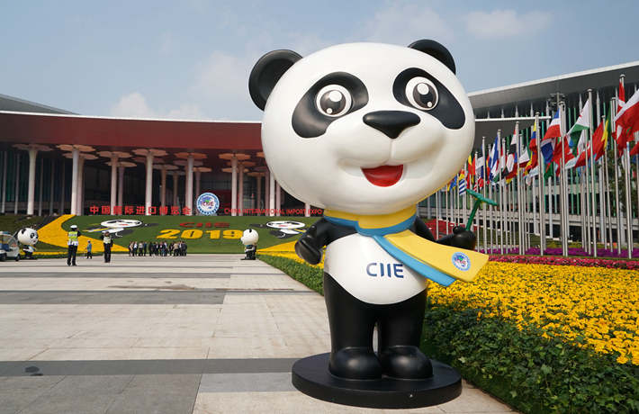 新華時評：從全球首創(chuàng)到全球盛會，進博會啟示了什么？