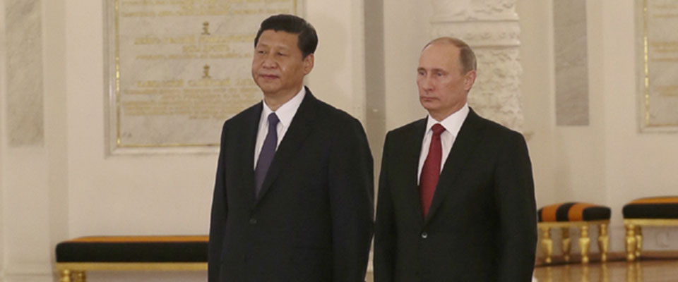 2013年3月，習(xí)近平出席普京舉行的歡迎儀式